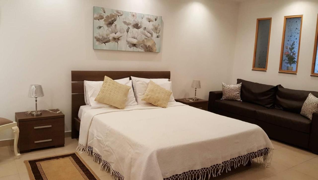 White Pearl 5 * Marsaxlokk